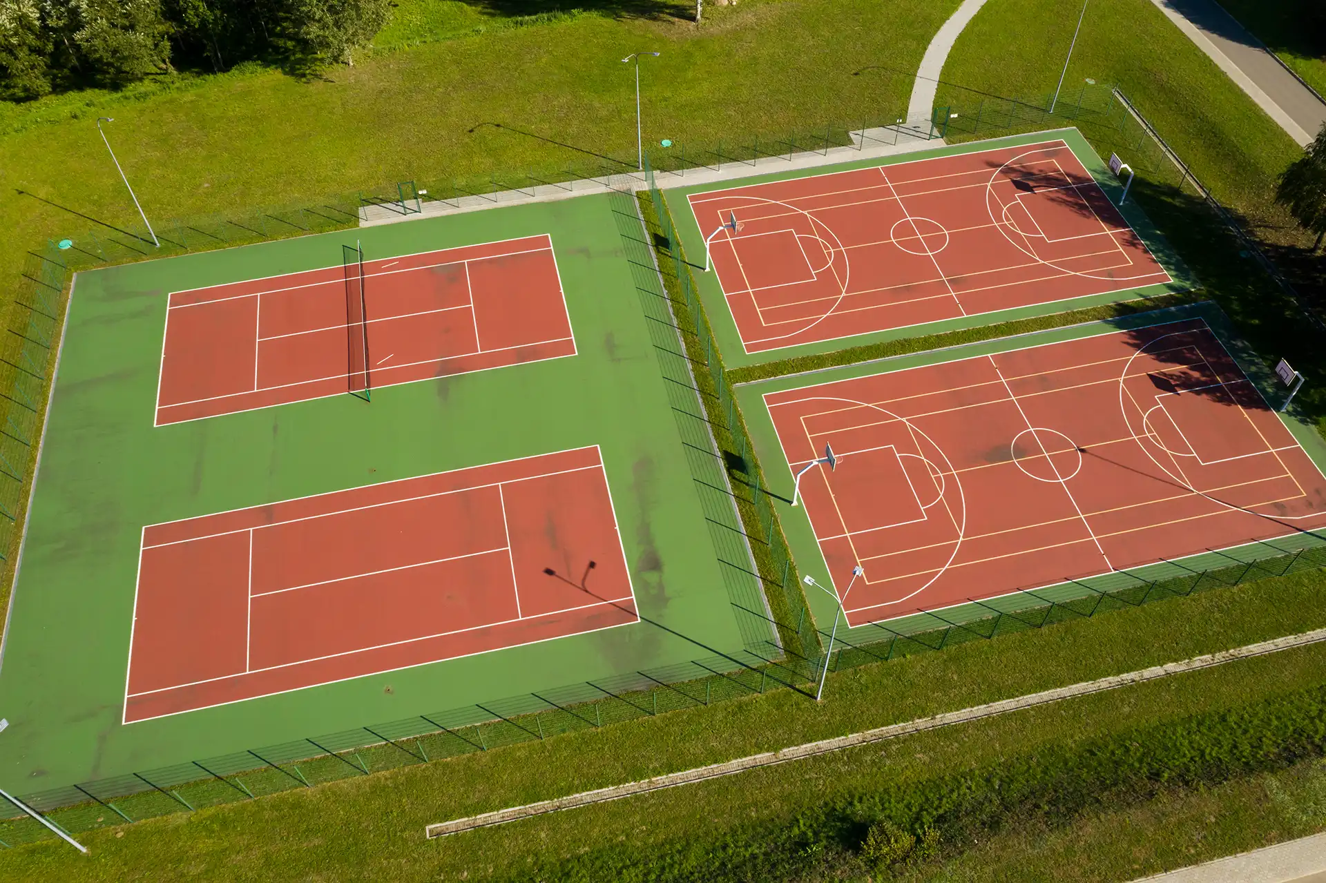 view from the height of the empty tennis courts in 2023 12 14 04 39 03 utc